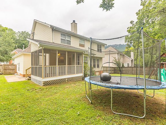 4th image of 727 Creek Dr