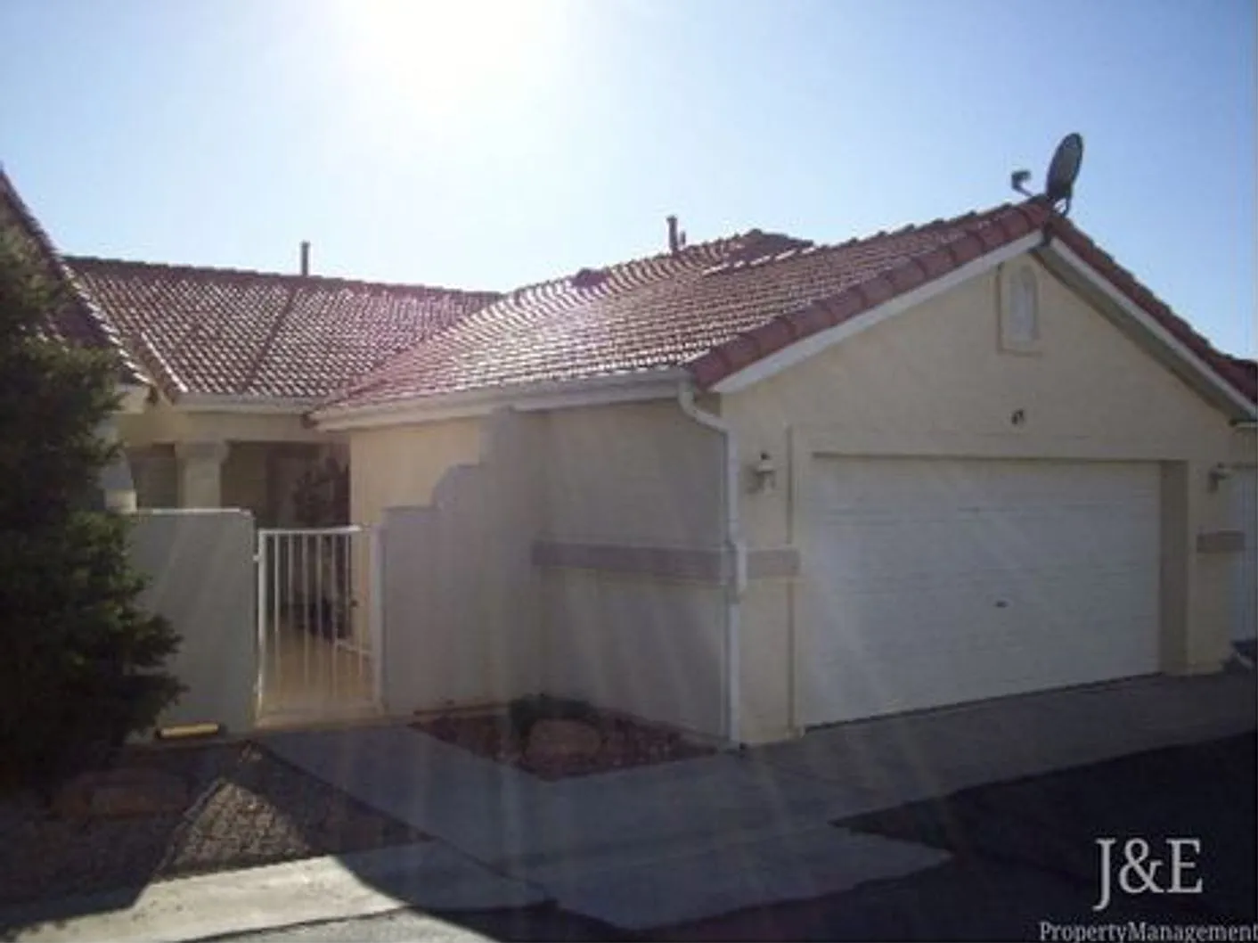 Cozy 2 Bed 2 Bath Home in Fiddlers Canyon — Photo 2