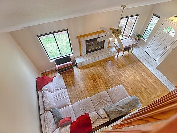 5th image of 425 Vanessa Ln