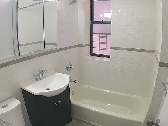 3rd image of 921 Washington Ave APT 4A