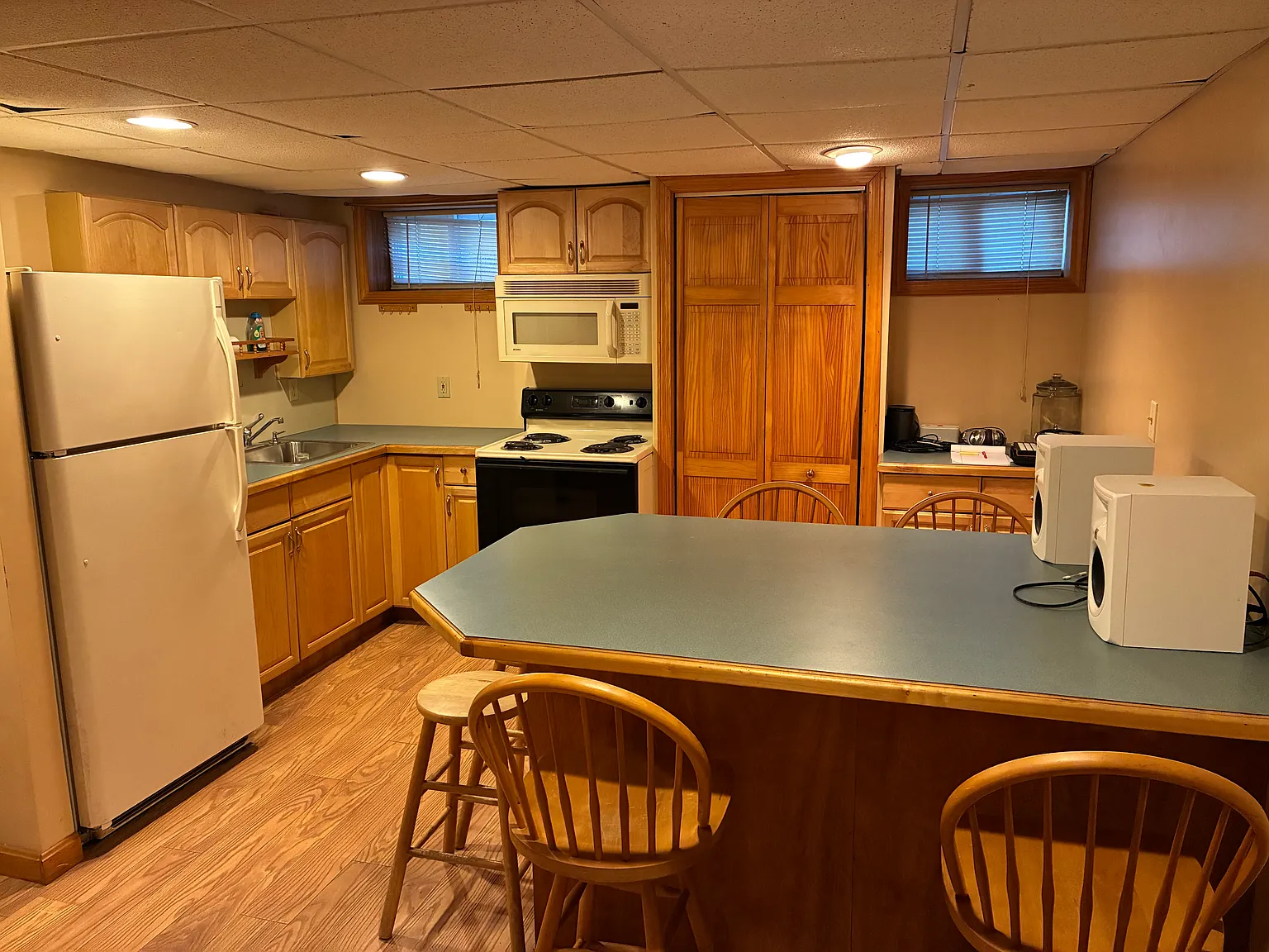 4 bed, 2.5 bath, 2300 sqft, $1,250 — Photo 4