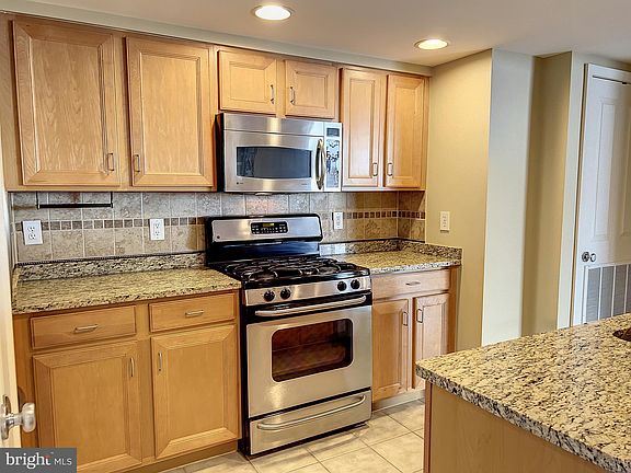 4th image of 1201 N Garfield St APT 703