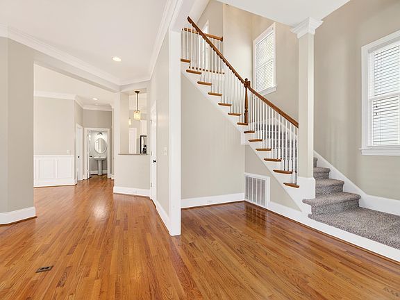 3rd image of 364 Highland Point Dr