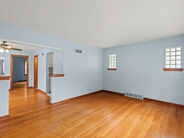 237 S Hartnett Ave — Photo 2