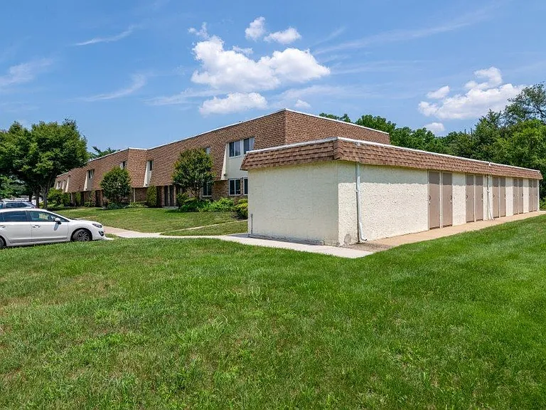 Westwood Gardens Apartment Homes — Photo 16