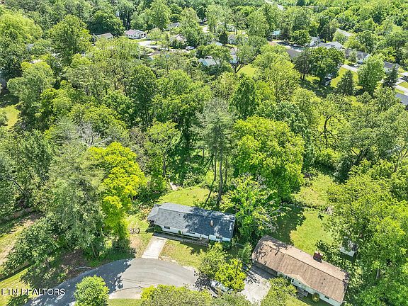 4th image of 105 Rand Cir