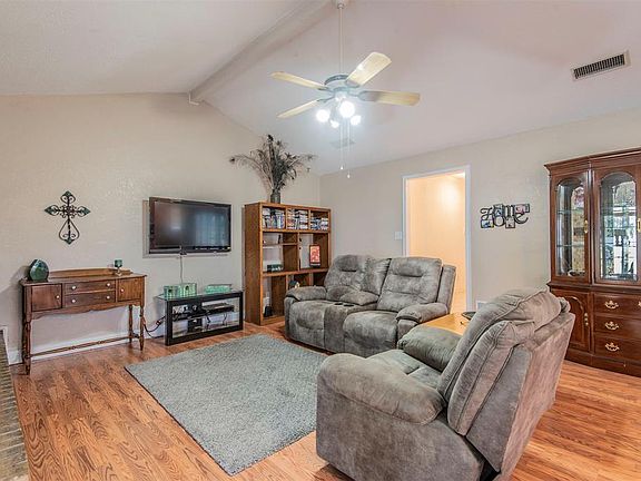 5th image of 103 Vinyard Dr