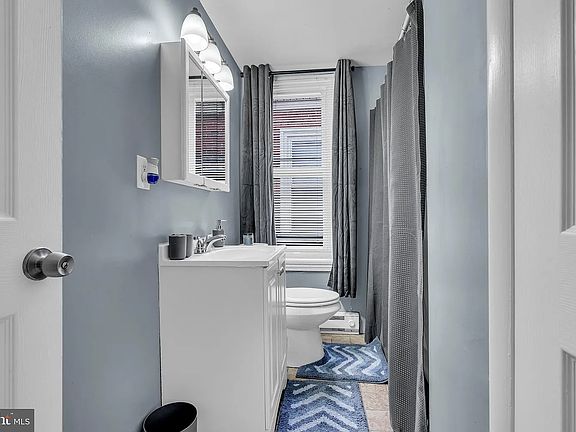 3rd image of 905 W Marshall St APT 2