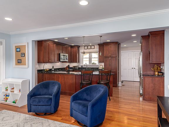 3rd image of 9129 Mango Ave