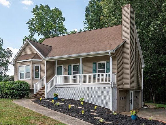 3rd image of 1113 Ridgecliff Dr