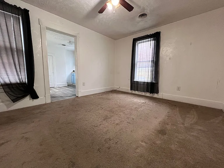 Duplex 391 Overdale Street — Photo 9