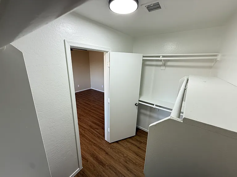 1457 E 10th Pl — Photo 25