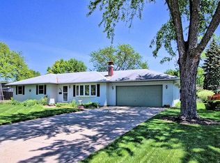 338 N Kingsway Dr, Aurora, IL