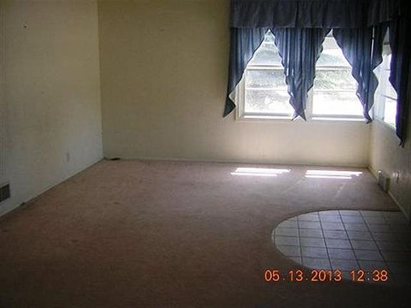 4th image of 186 S 6th St