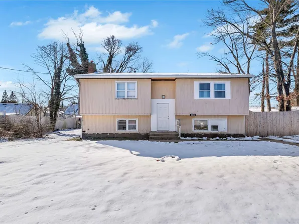 106 N 21st Street, Wheatley Heights, NY 11798