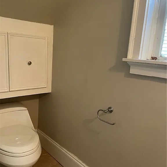 228 E Henry St #A — Photo 7