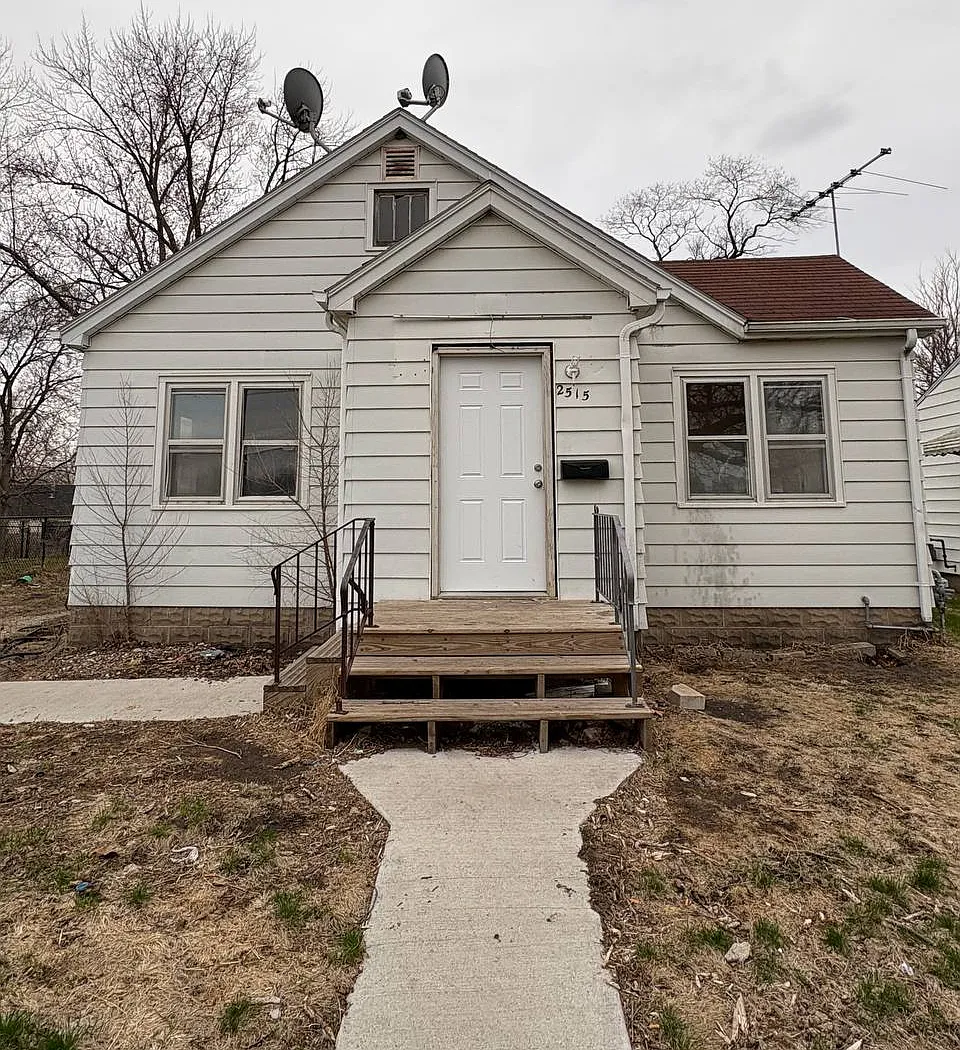 2 bed, 688 sqft, $1,000 — Photo 1