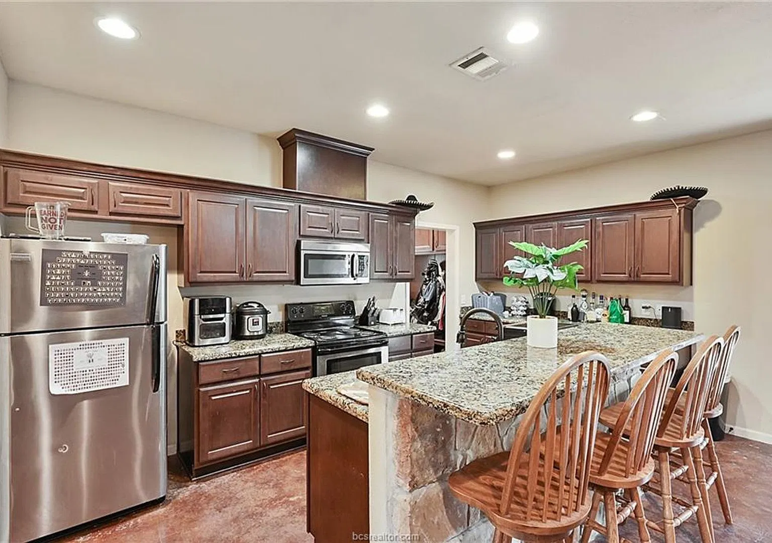 4401 Nagle Street — Photo 3