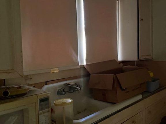 3rd image of 215 E Cross St
