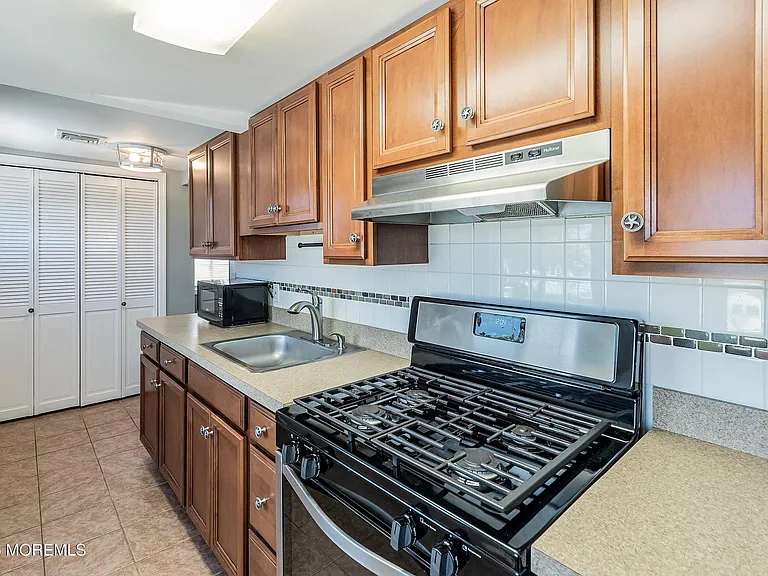 309 Hiering Ave #A — Photo 6