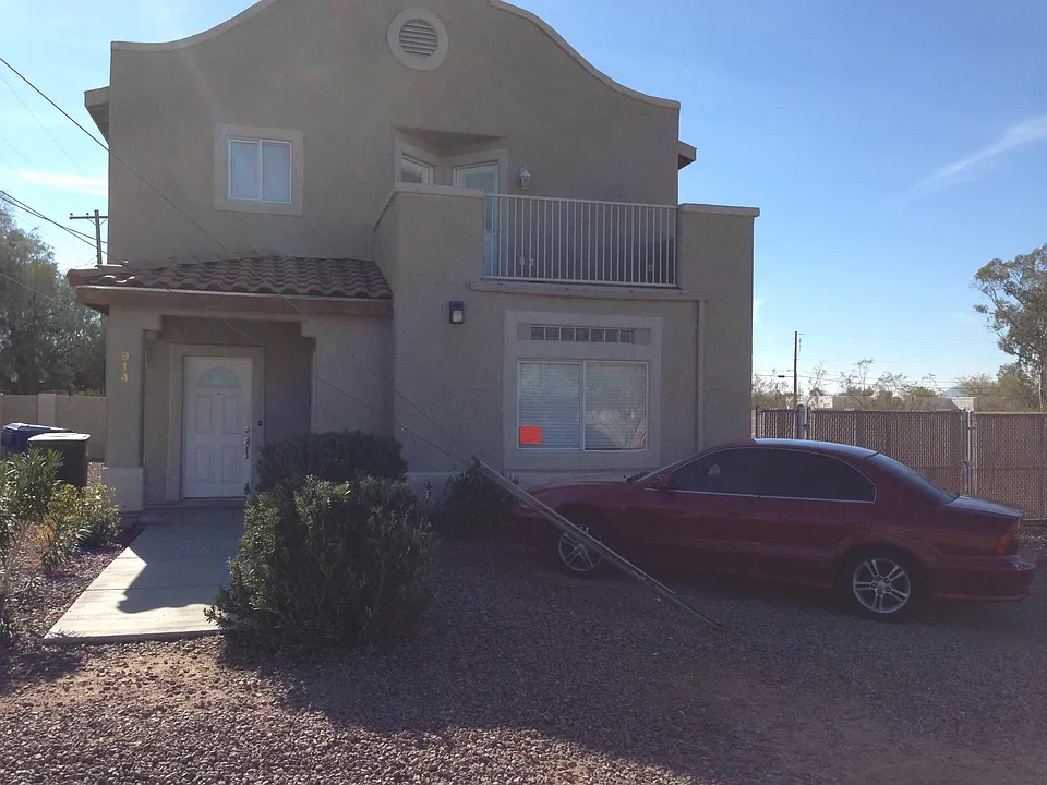 914 E Hedrick Dr