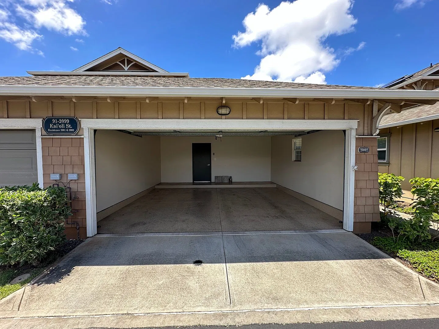 Spacious 3 Bd/3 Ba Townhome In Ocean Pointe! — Photo 2