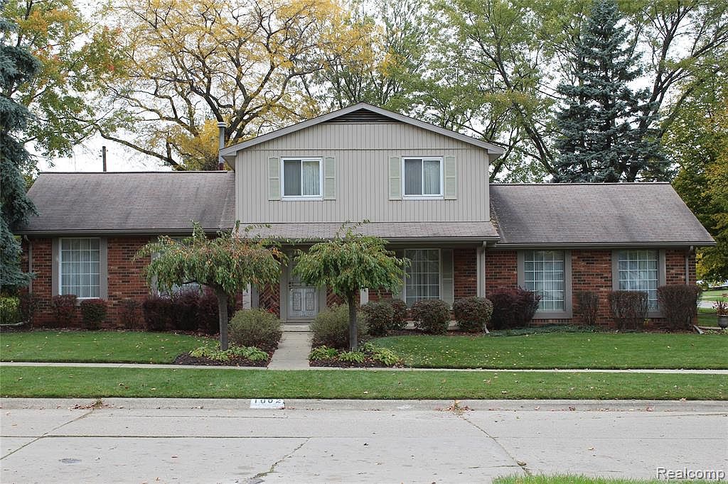 1002 Barrington Dr Flint Mi 48503 Mls 2200085636 Zillow