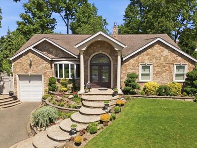 9 Robert Circle, Syosset, NY, 11791