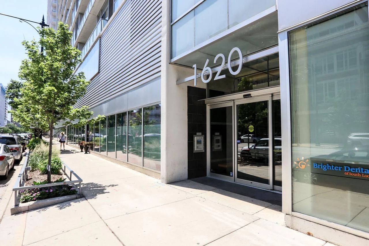 2 bed, 915 sqft, $2,450 — Photo 1