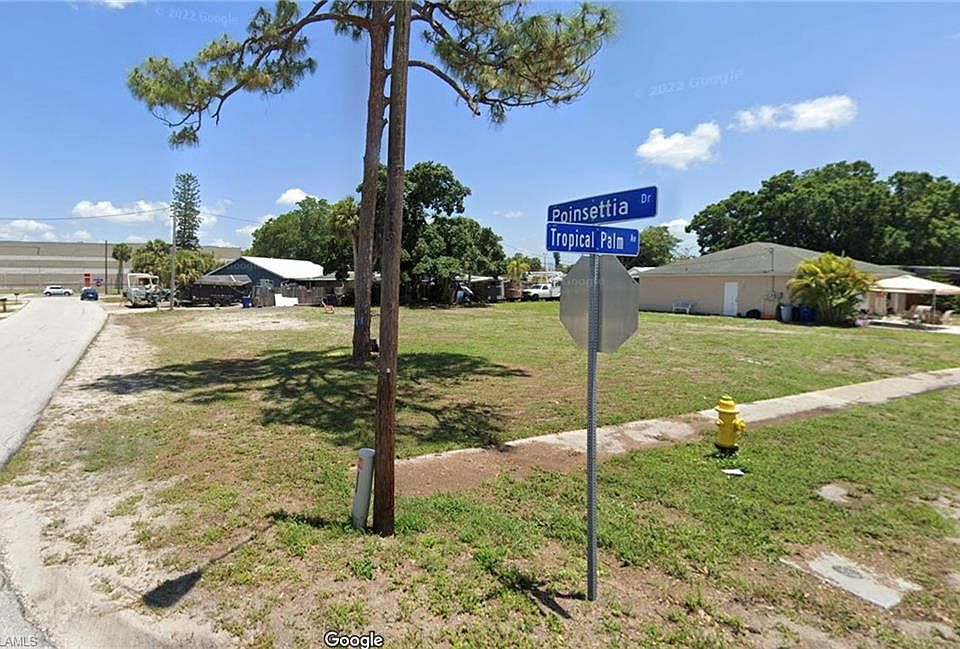 2nd image of 998 Tropical Palm AVE