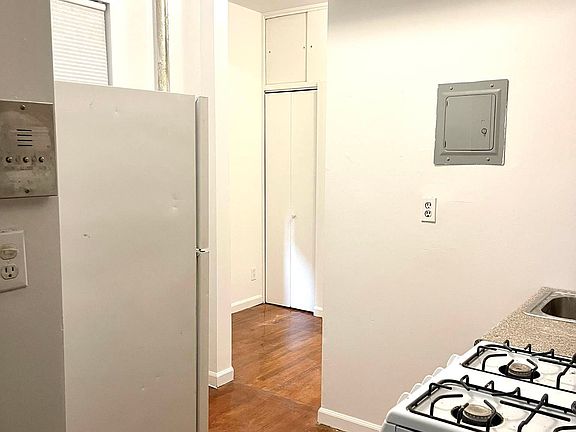 5th image of 717 E 5th St APT 2B