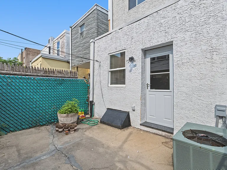 2340 S Hutchinson St — Photo 17