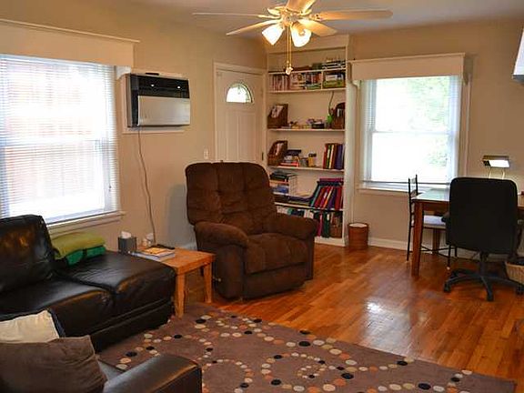 3rd image of 545 E Cornell Ave