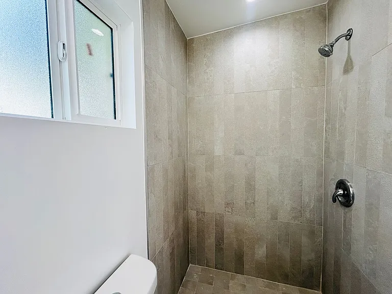 14210 Sylvan St — Photo 6