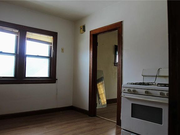 3rd image of 14131 Sylvia Ave #2