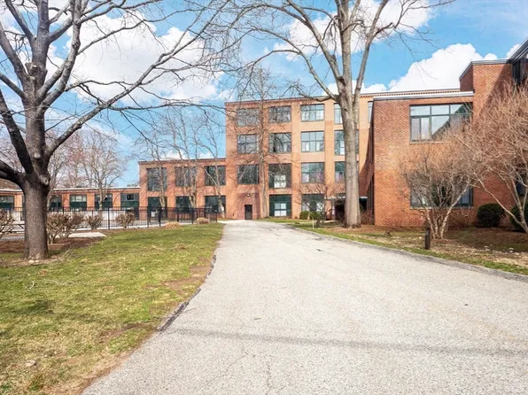 150 Rumford Ave APT 5, Mansfield, MA 02048