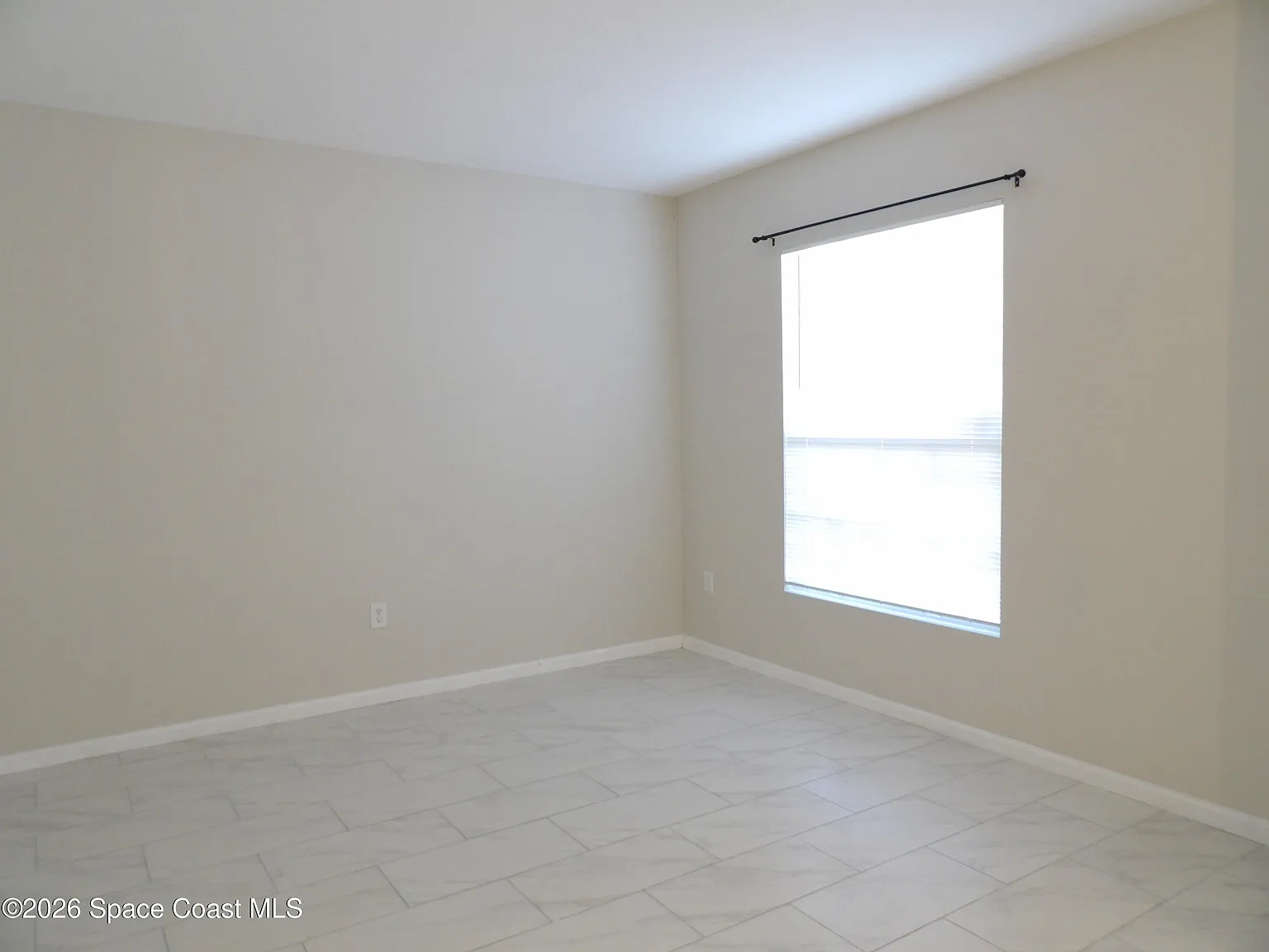 3 bed, 2.0 bath, 1808 sqft, $1,795 — Photo 4