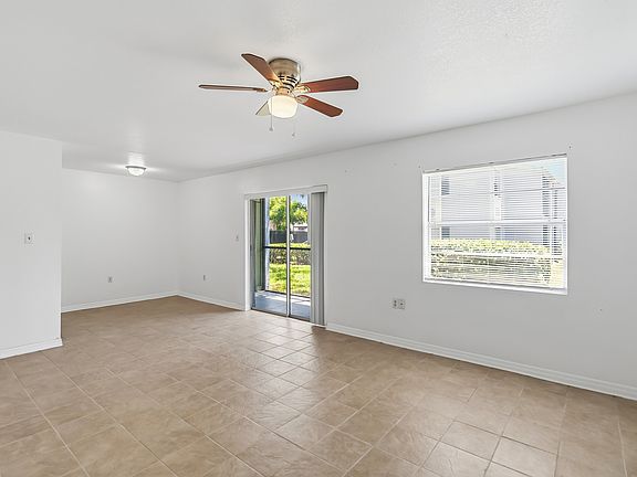 3rd image of 2569 N Alafaya Trl APT 1-133