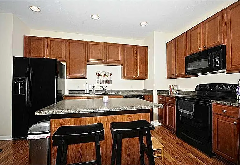 996 Bard Ln — Photo 5