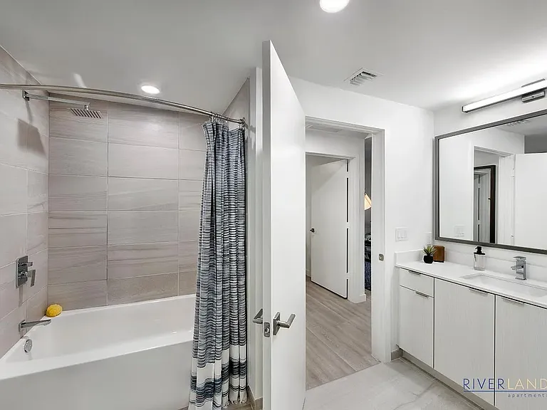 Riverland Apartments — Photo 18