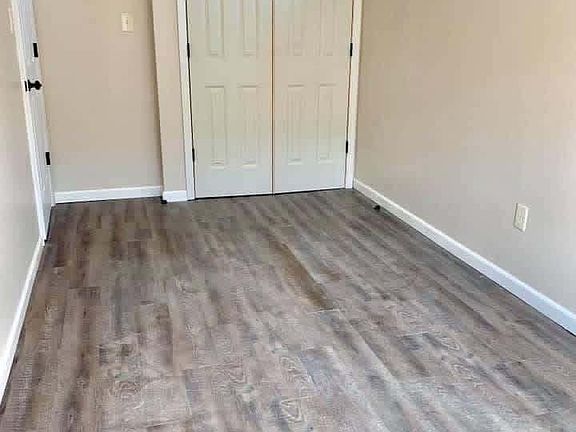 5th image of 415 1/2 N Market St #D