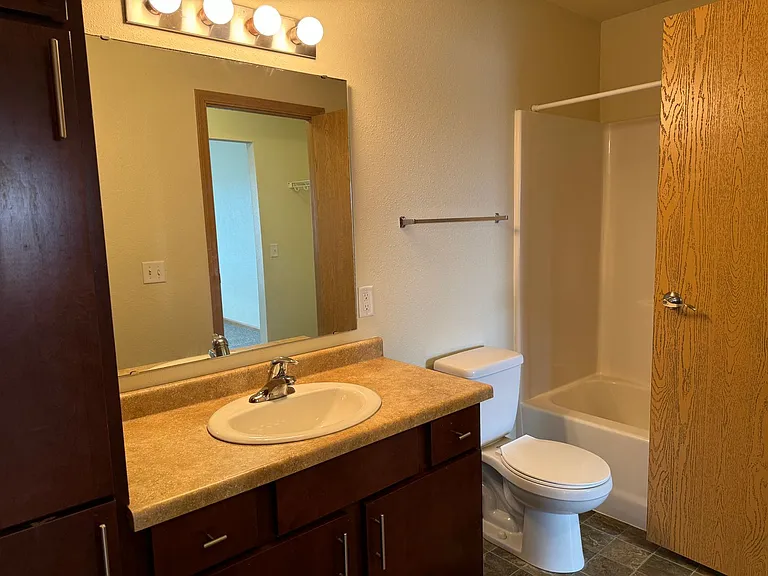 West Lake III Apartments — Photo 151