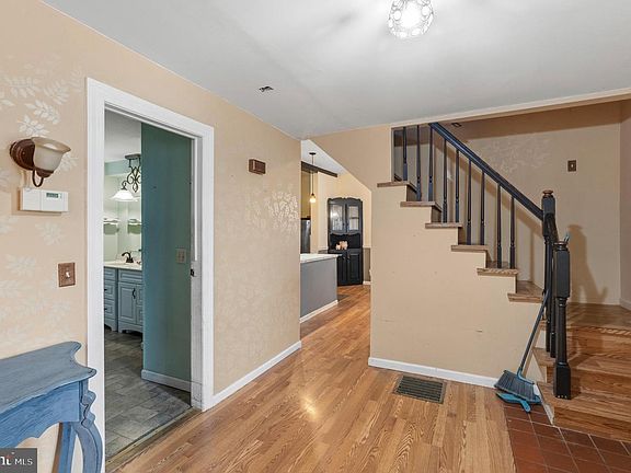 5th image of 7019 Ridge Ave