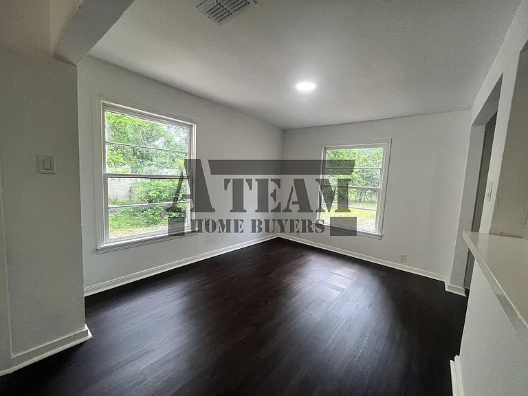 411 McEntire Rd — Photo 7