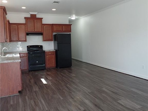 5th image of 203 Palmwood Dr