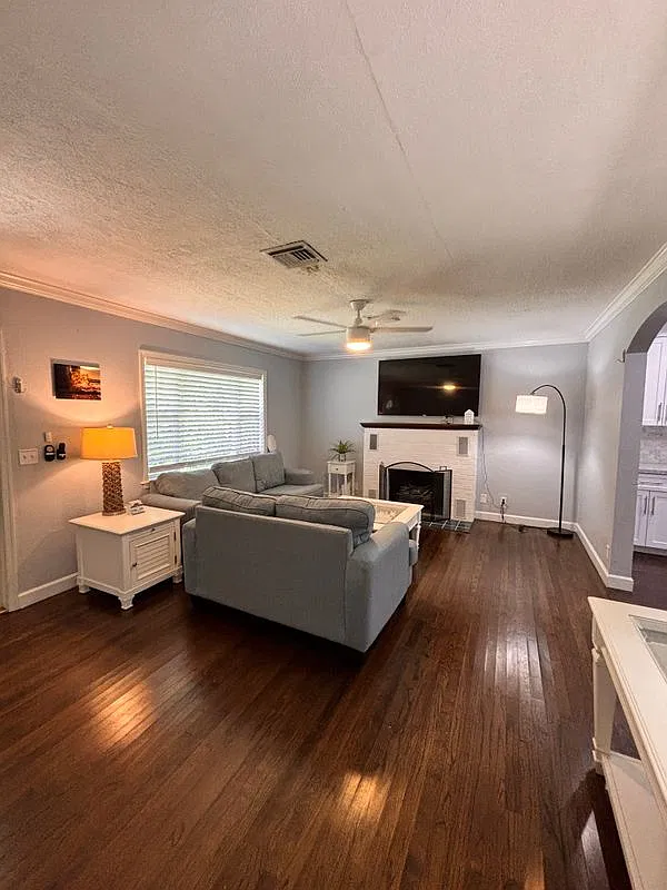 2 bed, 1.0 bath, 800 sqft, $2,800 — Photo 3
