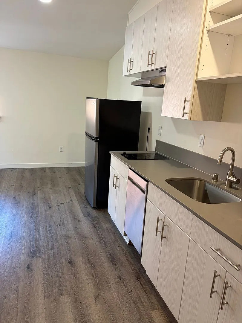 315 W Roy St Apartments — Photo 4