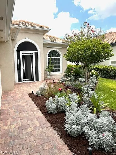 3 bed, 2.5 bath, 1983 sqft, $4,300 — Photo 2