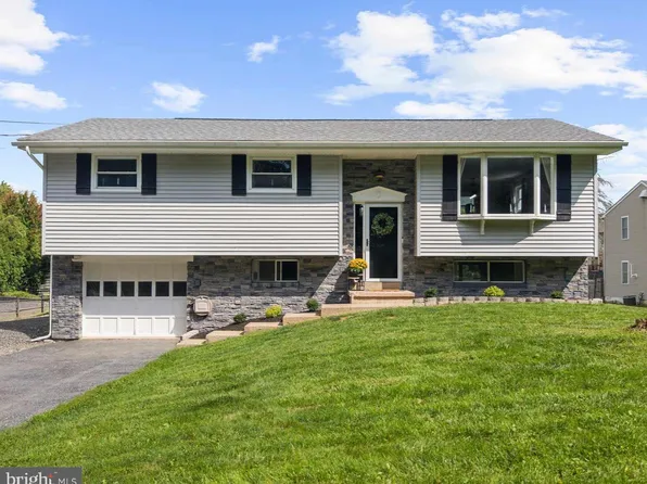 5257 Lanark Rd, Center Valley, PA 18034