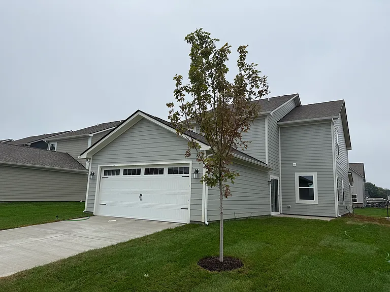 408 Eisenhower St — Photo 53